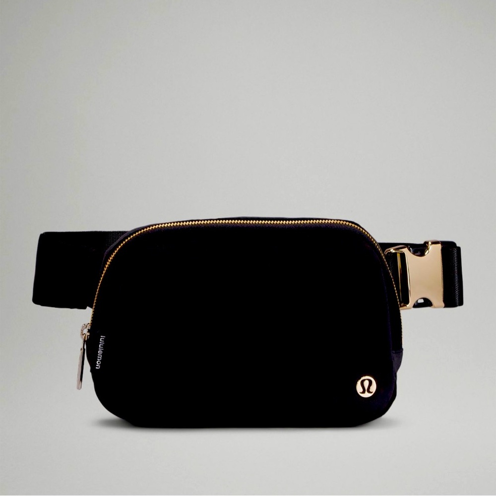 Lululemon Everywhere Belt Bag Velour in Black w/ Gold Hardware NWT 1L
